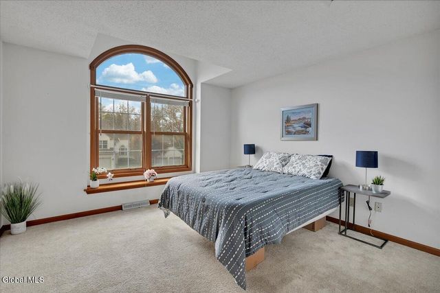 26 Malibu Hill, East Greenbush, NY 12144