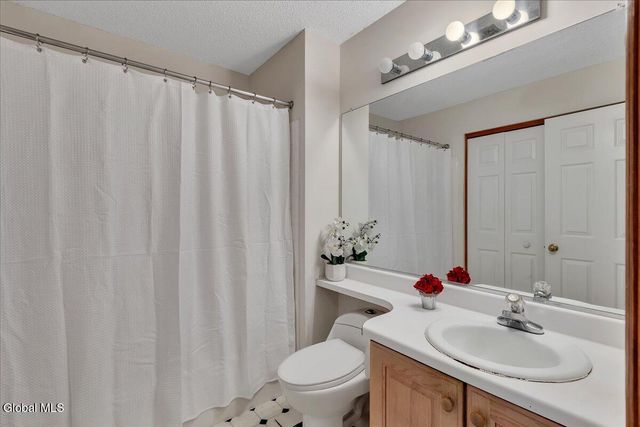 26 Malibu Hill, East Greenbush, NY 12144