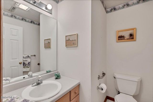 26 Malibu Hill, East Greenbush, NY 12144