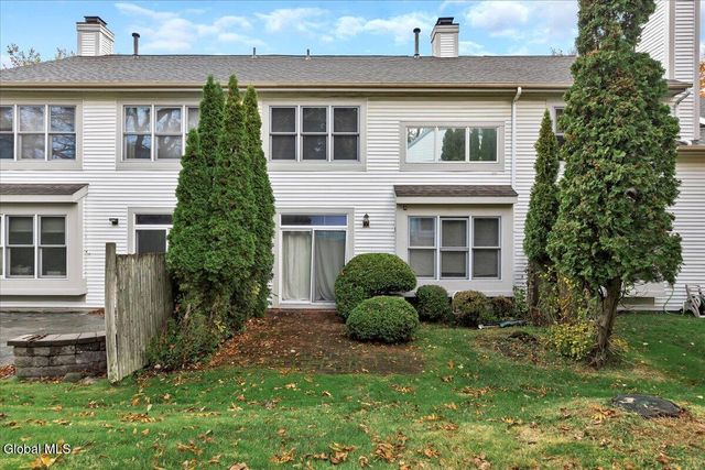 26 Malibu Hill, East Greenbush, NY 12144