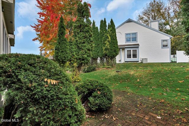 26 Malibu Hill, East Greenbush, NY 12144