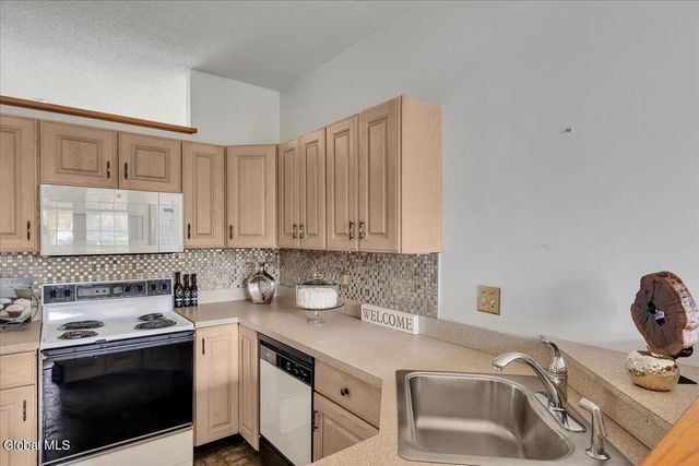 26 Malibu Hill, East Greenbush, NY 12144