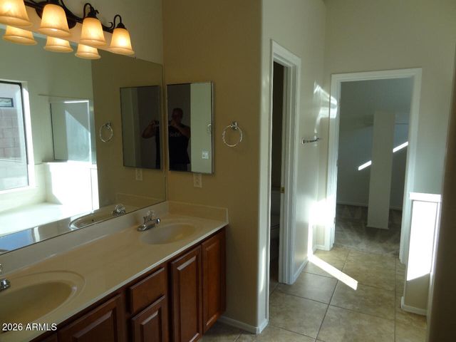 1011 W Samantha Way, Phoenix, AZ 85041