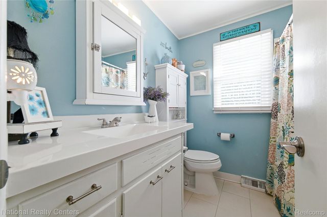 1955 Maddy Lane, Keego Harbor, MI 48320