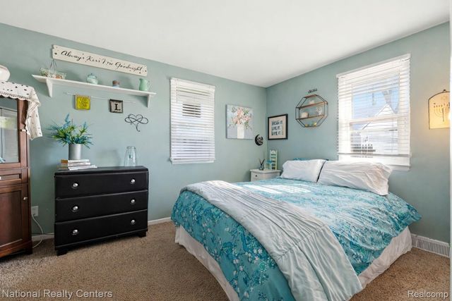 1955 Maddy Lane, Keego Harbor, MI 48320