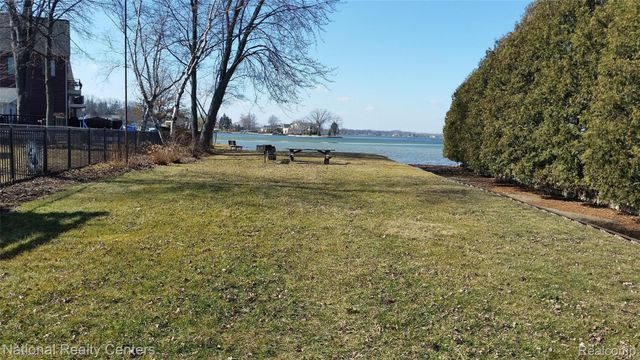 1955 Maddy Lane, Keego Harbor, MI 48320