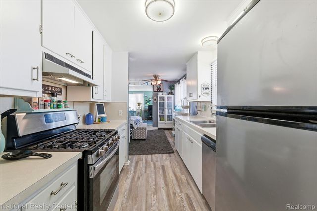 1955 Maddy Lane, Keego Harbor, MI 48320