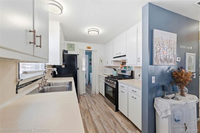 1955 Maddy Lane, Keego Harbor, MI 48320