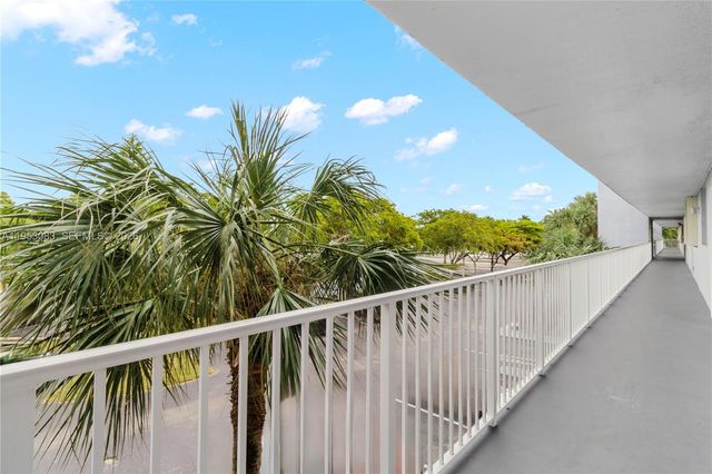 117 Royal Park Dr 3H, Oakland Park, FL 33309