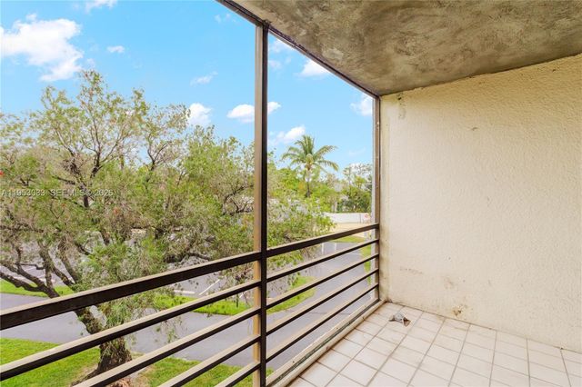 117 Royal Park Dr 3H, Oakland Park, FL 33309