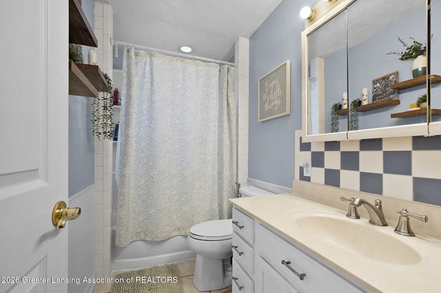 9604 Island Highway, Eaton Rapids, MI 48827