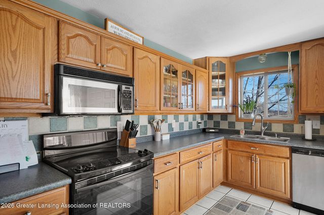 9604 Island Highway, Eaton Rapids, MI 48827