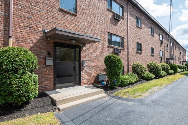 146 Willow Street 21, Waltham, MA 02453
