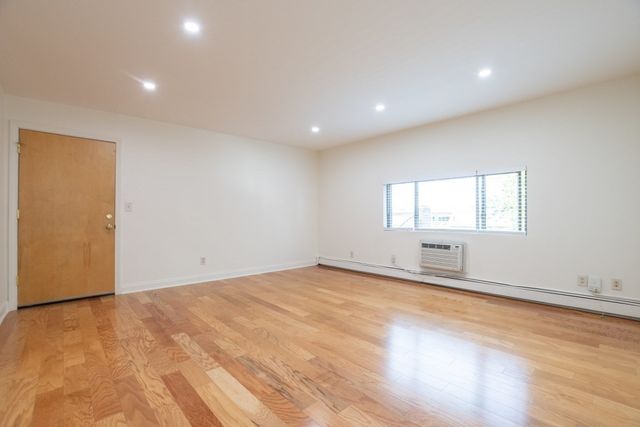 146 Willow Street 21, Waltham, MA 02453