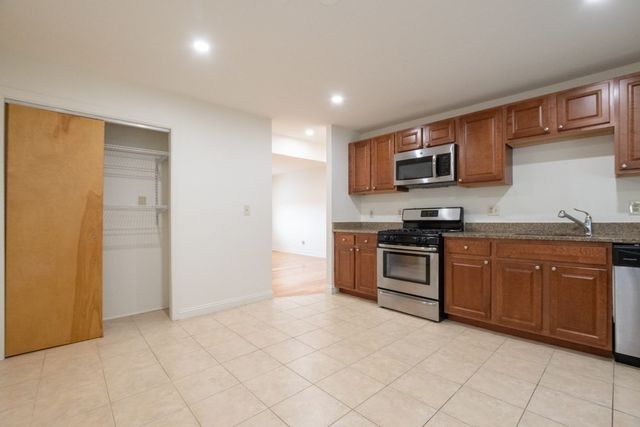 146 Willow Street 21, Waltham, MA 02453
