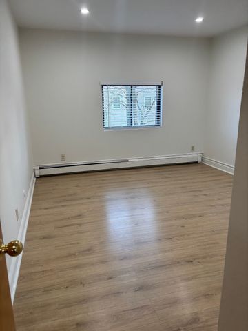 146 Willow Street 21, Waltham, MA 02453