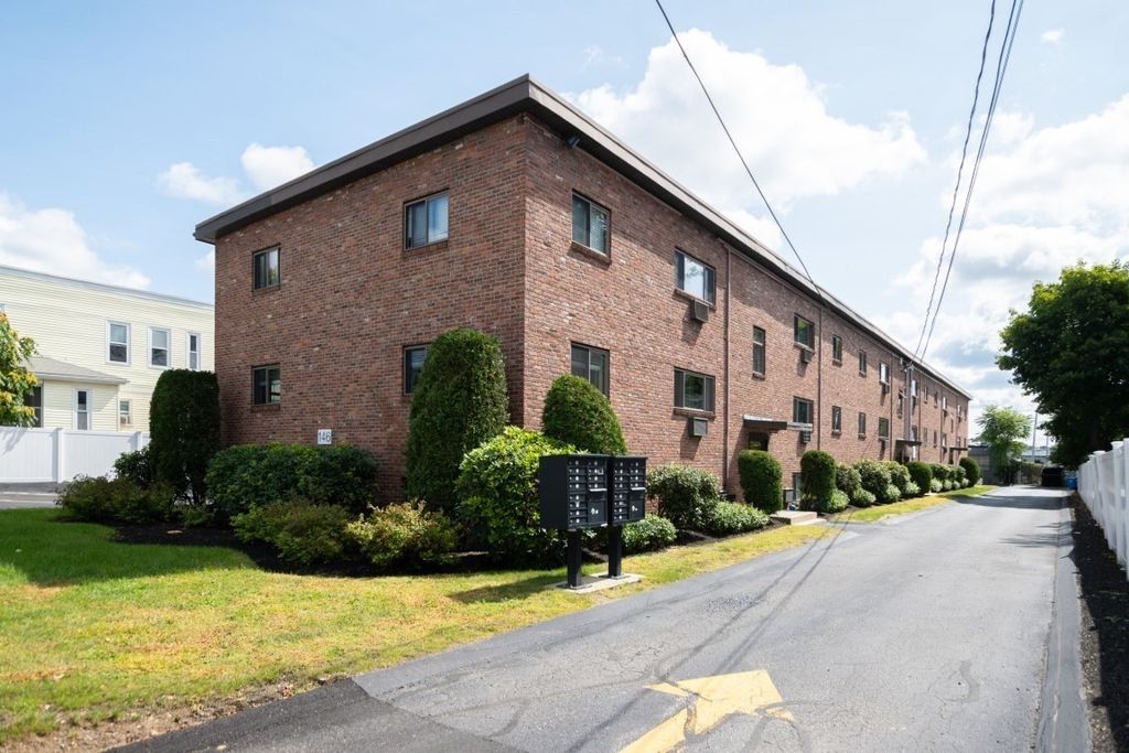146 Willow Street 21, Waltham, MA 02453