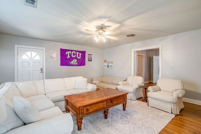 3224 Cockrell Avenue, Fort Worth, TX 76109