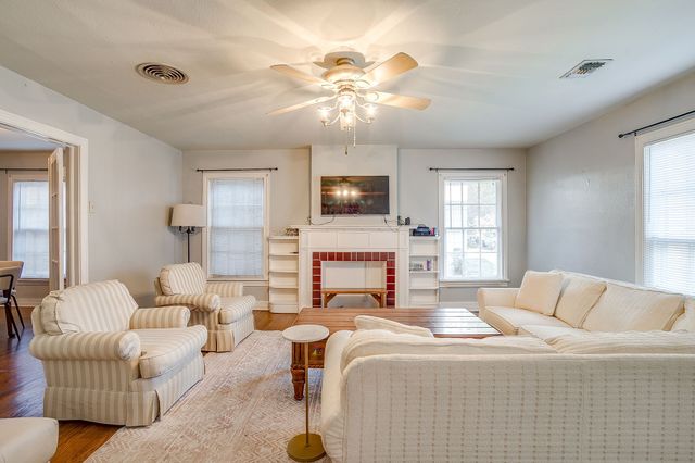 3224 Cockrell Avenue, Fort Worth, TX 76109