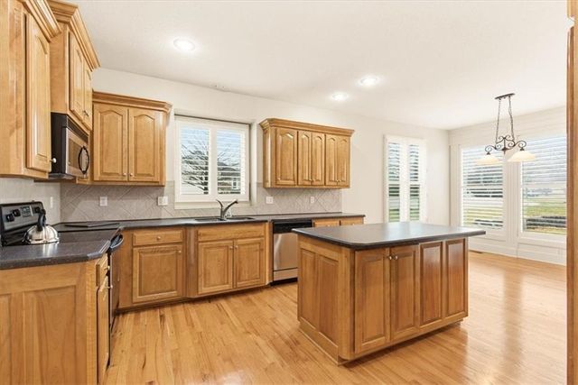 19430 W 98th Street, Lenexa, KS 66220