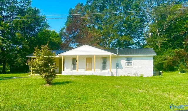 199 Twin Lakes Drive, Arab, AL 35016