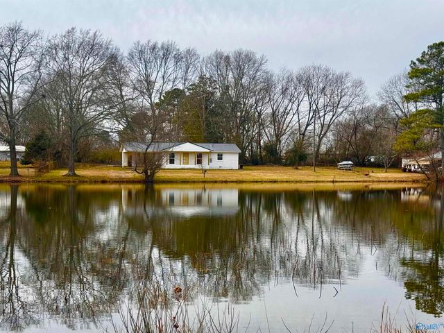 199 Twin Lakes Drive, Arab, AL 35016