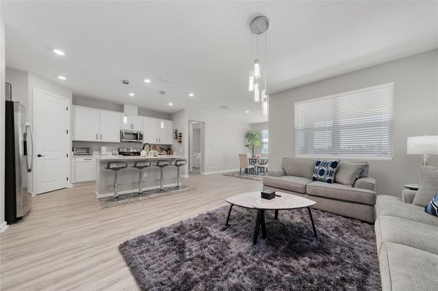 564 HENNEPIN LOOP, Lake Wales, FL 33898