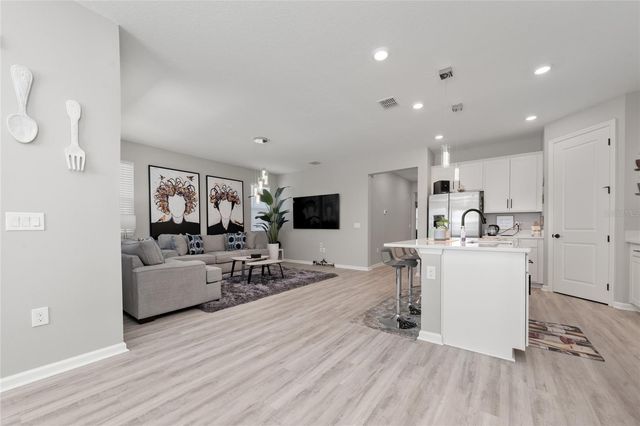 564 HENNEPIN LOOP, Lake Wales, FL 33898