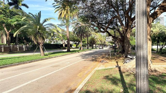 2301 S Miami Ave, Miami, FL 33129