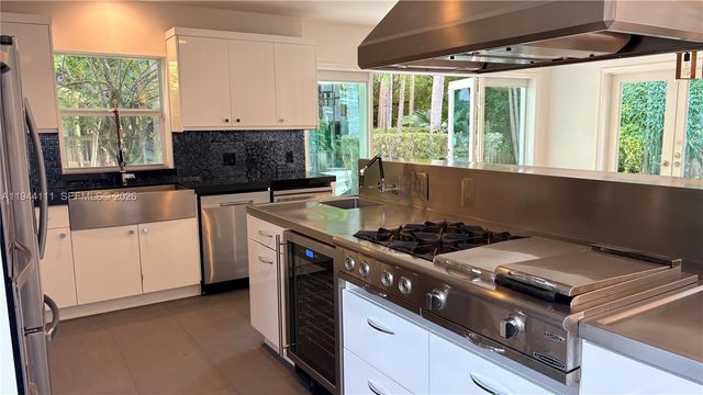 2301 S Miami Ave, Miami, FL 33129