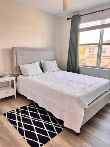 4342 Lago Dr, Pompano Beach, FL 33064