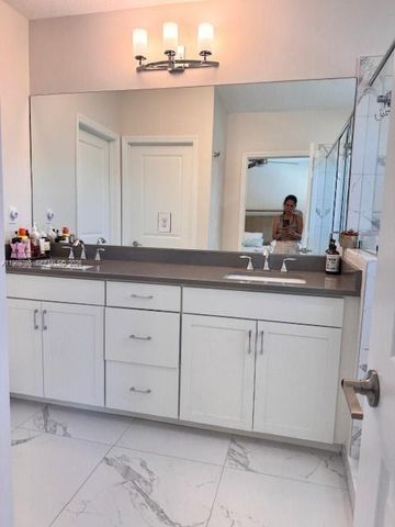 4342 Lago Dr, Pompano Beach, FL 33064