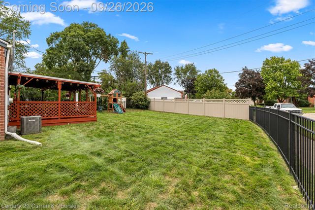 29530 Robert Drive, Livonia, MI 48150