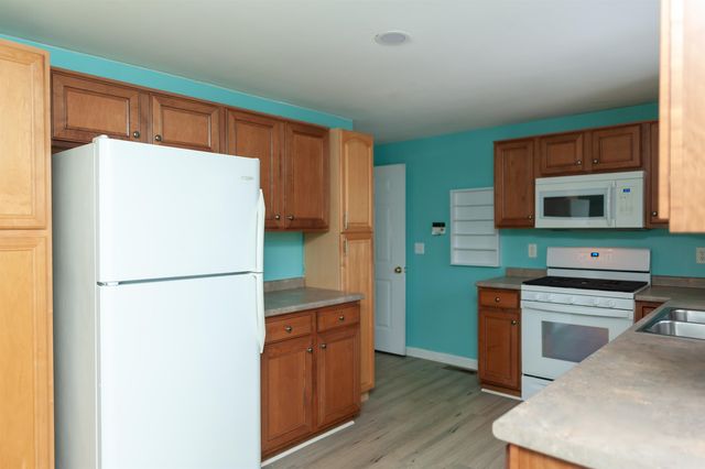 27 Bowes Circle, Hudson, NH 03051