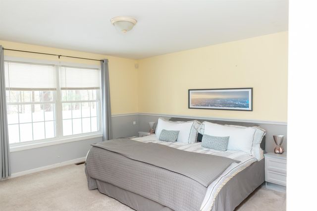 27 Bowes Circle, Hudson, NH 03051