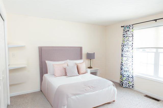 27 Bowes Circle, Hudson, NH 03051