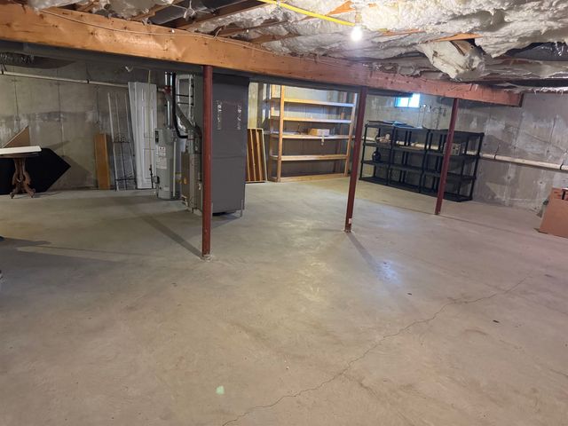 27 Bowes Circle, Hudson, NH 03051