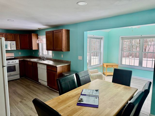 27 Bowes Circle, Hudson, NH 03051