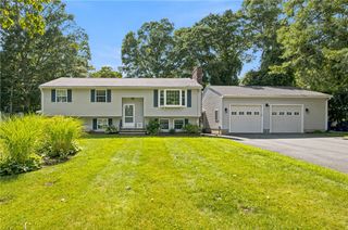 19 Sawdy Pond Avenue, Tiverton, RI 02878