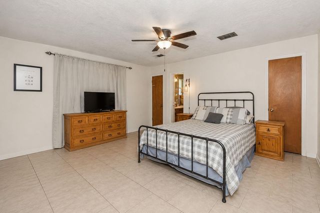 1721 Crest Hill Drive, Conroe, TX 77301