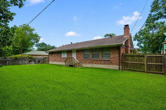 1721 Crest Hill Drive, Conroe, TX 77301