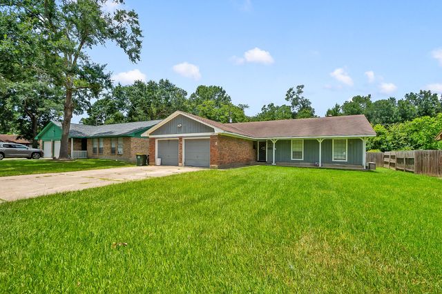 1721 Crest Hill Drive, Conroe, TX 77301