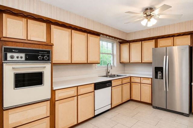 1721 Crest Hill Drive, Conroe, TX 77301
