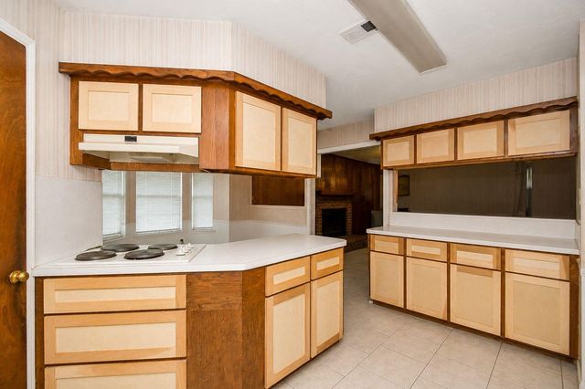 1721 Crest Hill Drive, Conroe, TX 77301