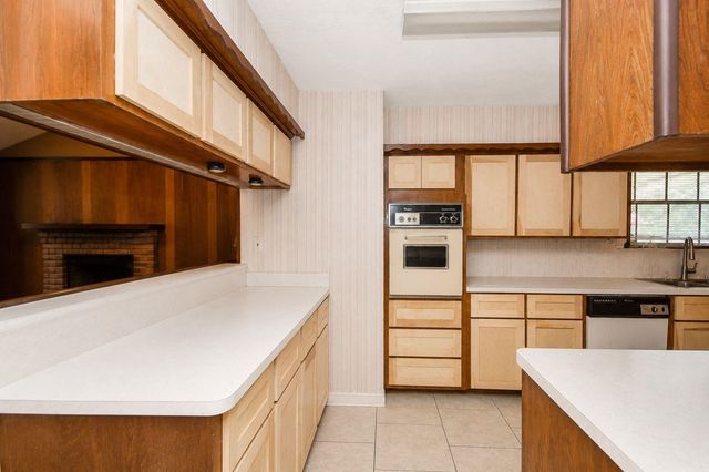 1721 Crest Hill Drive, Conroe, TX 77301