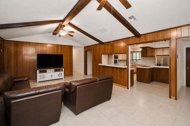 1721 Crest Hill Drive, Conroe, TX 77301
