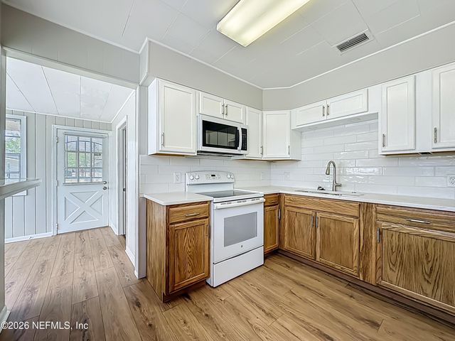 9232 ADAMS Avenue, Jacksonville, FL 32208