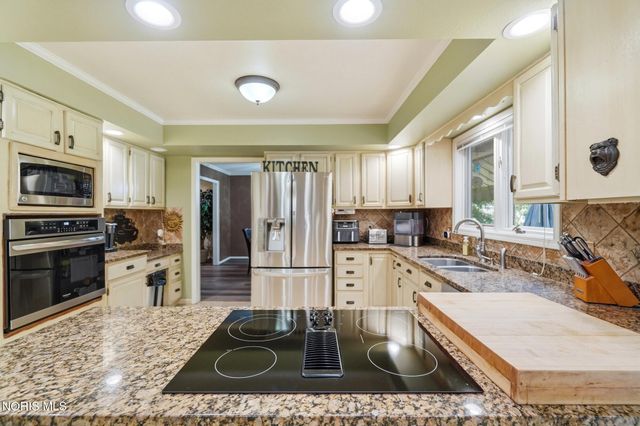 5329 Fredelia Drive, Toledo, OH 43623