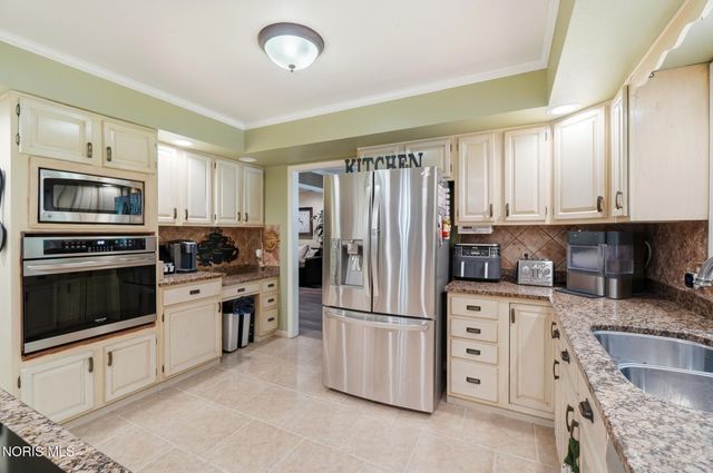 5329 Fredelia Drive, Toledo, OH 43623