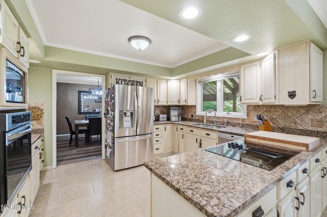 5329 Fredelia Drive, Toledo, OH 43623
